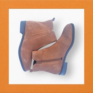 Casual shoes nwt find. for women size 10